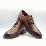 Мужская обувь из натуральной кожи с детальной шнуровкой и шипами