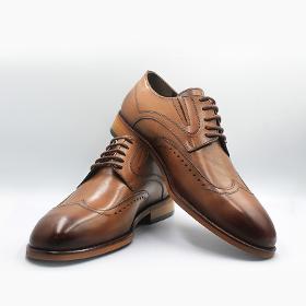 Мужская обувь из натуральной кожи состаренной коричневой шнуровкой и вышивкой