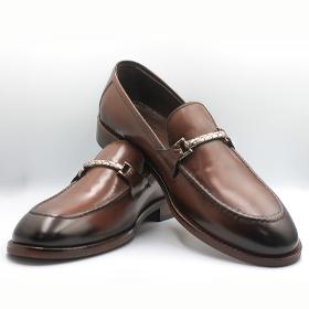 Мужская обувь из натуральной кожи с коричневой пряжкой